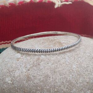 Vtg Native Navajo Hand Etched Sterling Silver Bangle Bracelet 10g